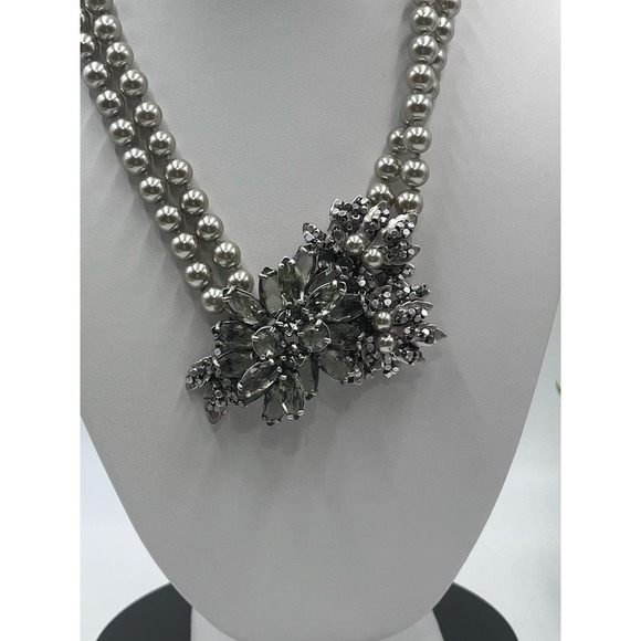 J. Crew Vintage Faux Pearl Gray Cluster Statement Rhinestone
Necklace - Picture 12 of 13
